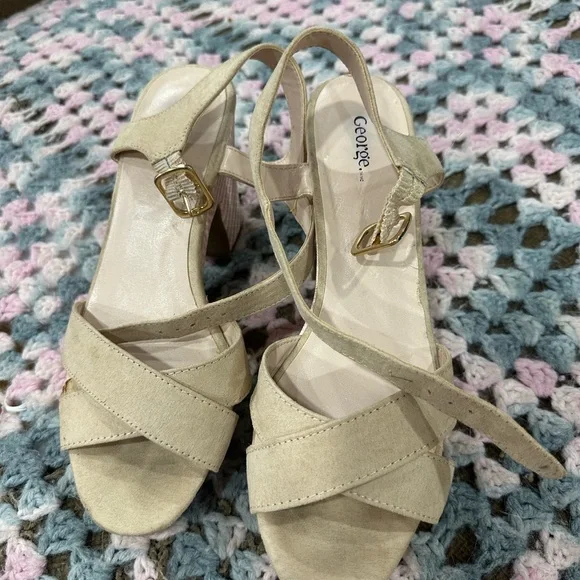 Heels - Picture 2 of 7